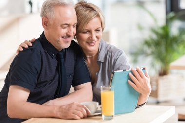 Çift bir şey tablet vasıl
