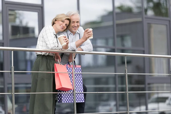 Esposa y marido bebiendo café — Foto de stock gratuita