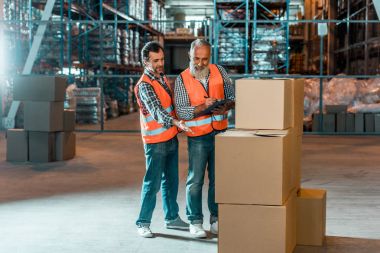 warehouse workers with clipboard clipart