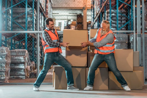 Warehouse workers with boxes — Stock Photo, Image