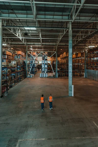 Warehouse workers — Stock Photo, Image