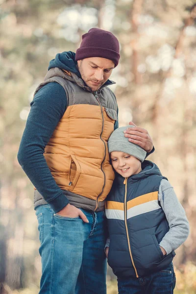 Father and son in forest — Free Stock Photo