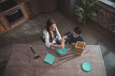 Aile boyama ahşap kuş yuvası