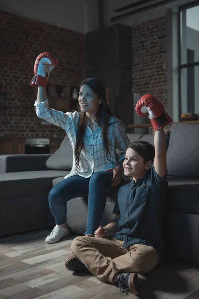 Family in boxing gloves watching match — Stock Photo, Image