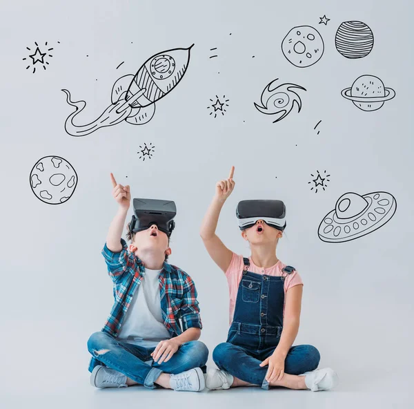 Barn som använder virtuell verklighet headset — Stockfoto
