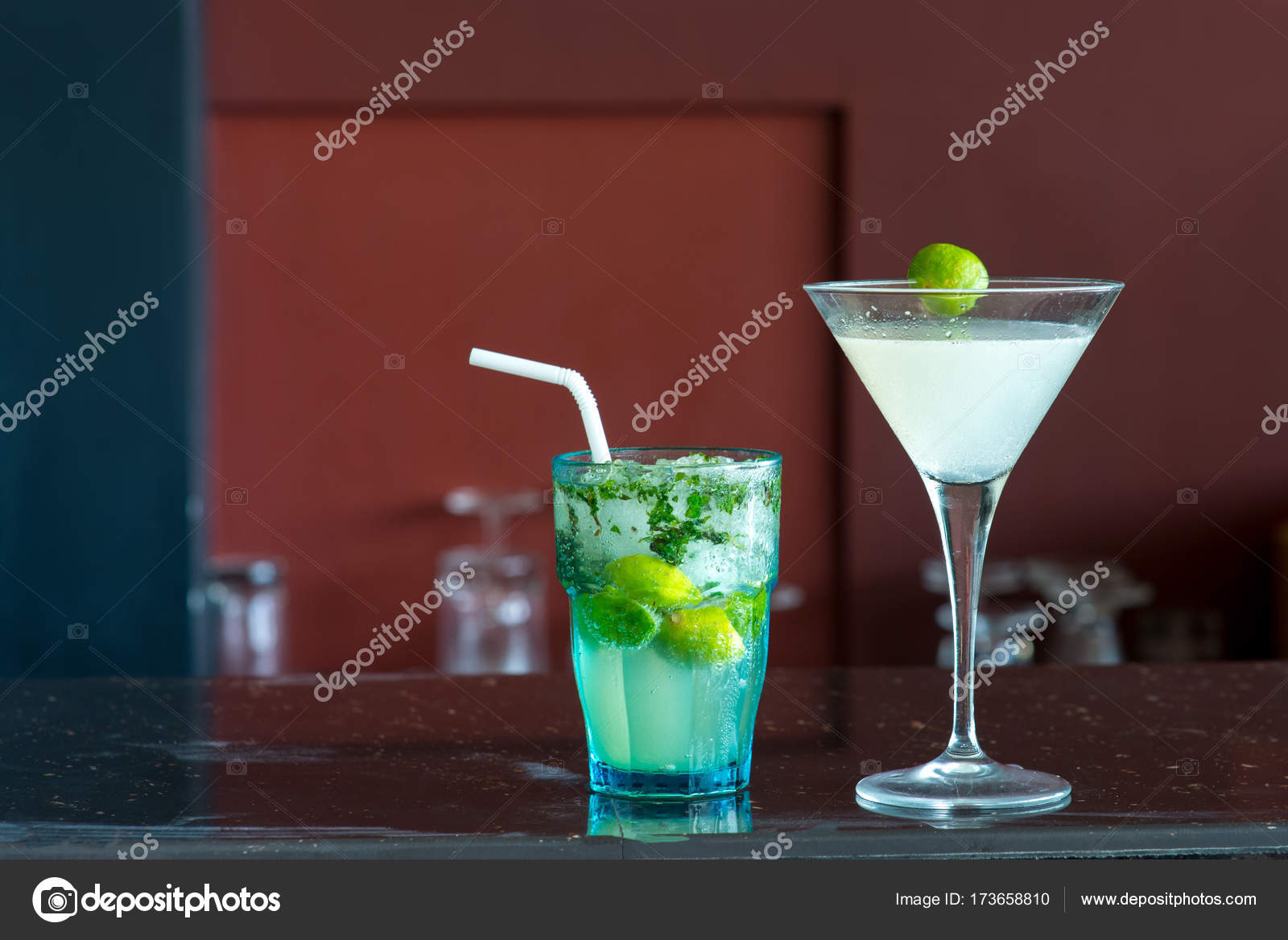 Margarita and mojito cocktails — Stock Photo © alebloshka 173658810