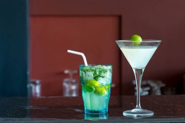 margarita and mojito cocktails clipart