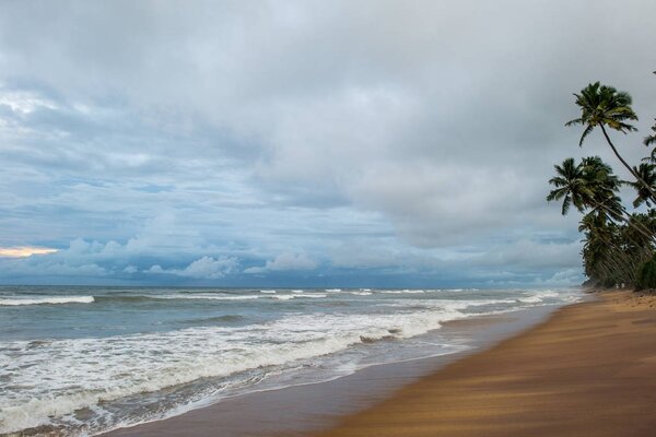 Морской пейзаж в бурный день
