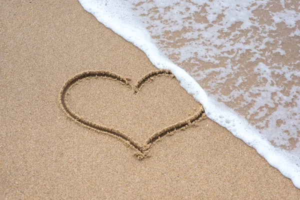 Heart shape sign on sand — Stock Photo, Image