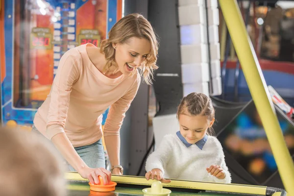 Selective Focus Happy Mother Daughter Playing Air Hockey Entertainment Center — Stock Photo, Image