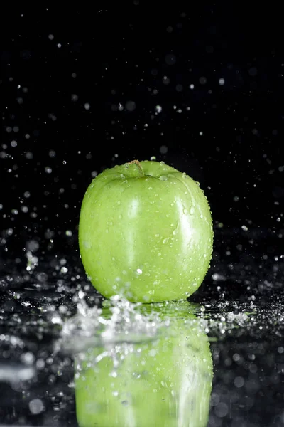 Green apple with drops — Stock Photo