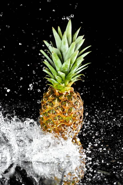 Piña fresca madura - foto de stock