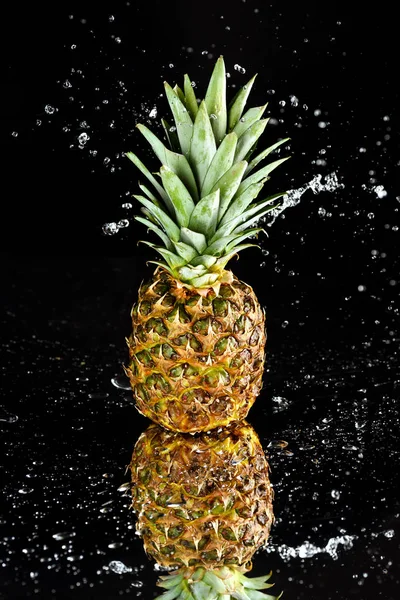 Fresh ripe pineapple — Stock Photo