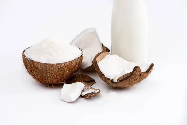 Leche de coco en botella - foto de stock