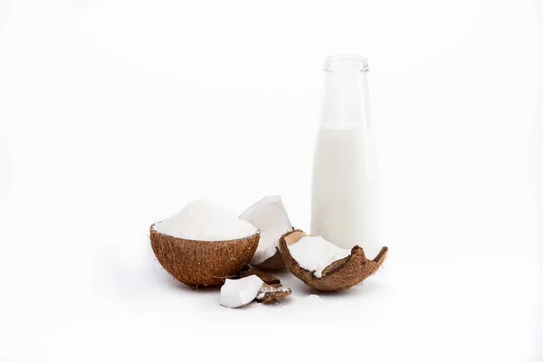 Leche de coco en botella - foto de stock