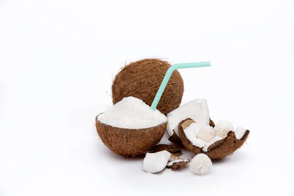 Noix de coco craquelée avec copeaux — Photo de stock