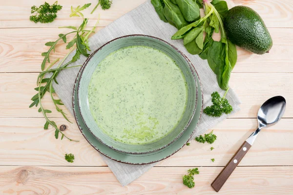 Sopa de abacate verde — Fotografia de Stock