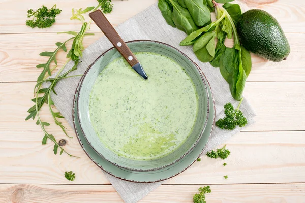 Sopa de aguacate verde — Stock Photo