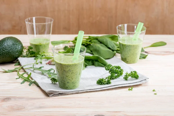 Green smoothie and ingredients — Stock Photo