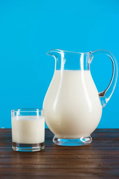 Fresh milk in glass and jug — Stock Photo