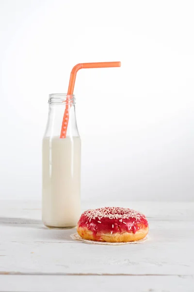 Sweet doughnut and milk — Stock Photo