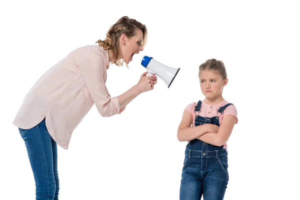 Pais e filhos com megafone — Fotografia de Stock