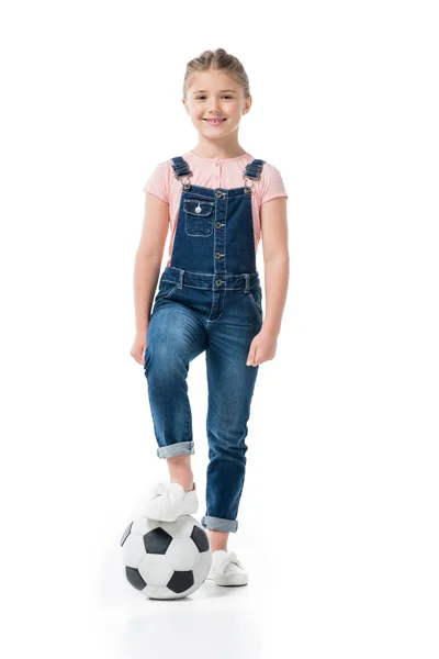 Enfant mignon avec ballon de football — Photo de stock