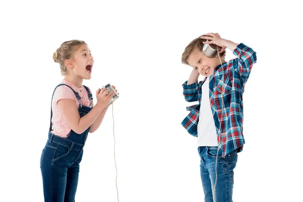 Niños jugando juntos - foto de stock