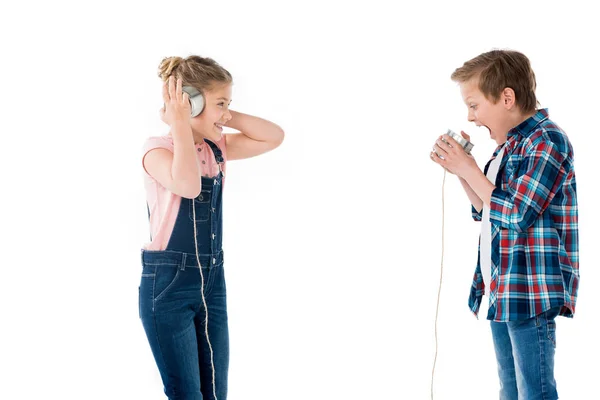 Kinder spielen zusammen — Stockfoto