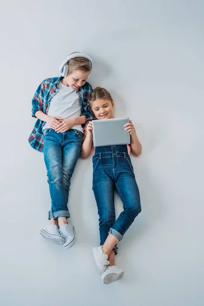 Casual kids using digital devices — Stock Photo