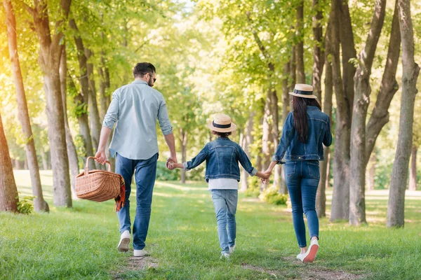 Famiglia trascorrere del tempo insieme — Foto stock