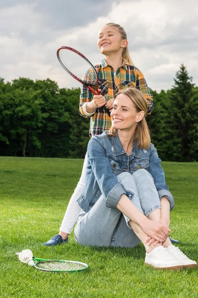 Family with badminton racquets — Stock Photo
