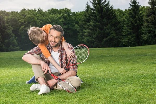 Family with badminton racquets — Stock Photo