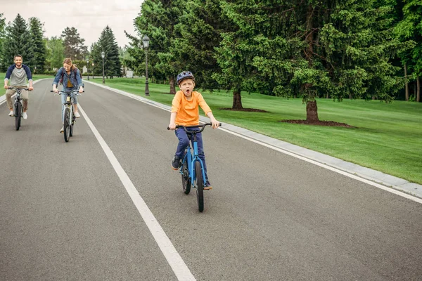 Garçon vélo — Photo de stock