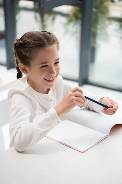 Schoolgirl studying in classroom — Stock Photo
