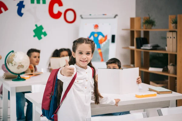 Schoolkids studying in classroom — Stock Photo