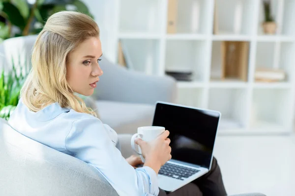 Businesswoman with cup of coffee — Stock Photo