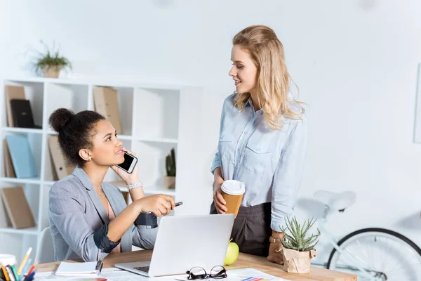 Multiethnic businesswomen working on laptop — Stock Photo