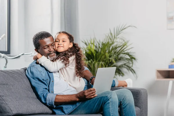 African american father with daughter — Stock Photo