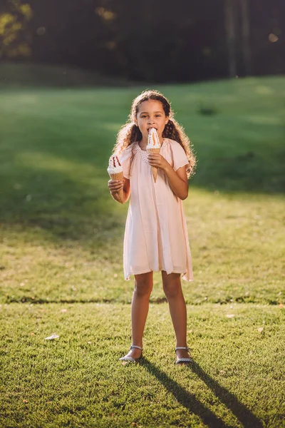 Girl eating ice cream in park — Stock Photo