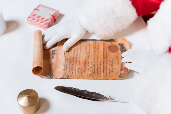 Père Noël avec liste de souhaits — Photo de stock