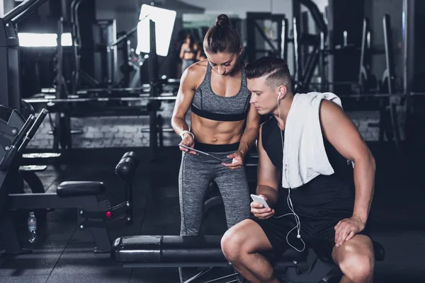 Couple using tablet in gym — Stock Photo