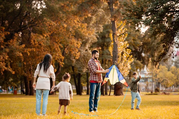 Family flying kite in park — Stock Photo