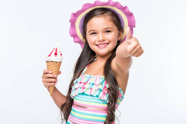 Niño en traje de baño con helado - foto de stock