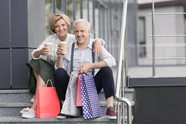 Esposa e marido bebendo café — Fotografia de Stock