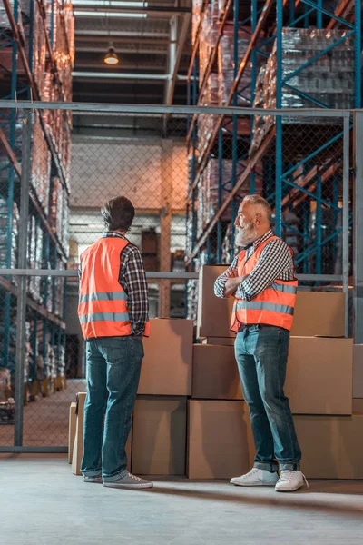 Warehouse workers with boxes — Stock Photo