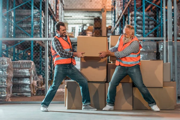 Warehouse workers with boxes — Stock Photo