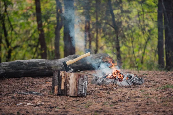 Axe and bonfire — Stock Photo