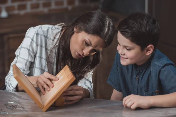 Family assembling birdhouse — Stock Photo