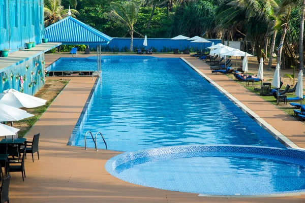 Swimming pool of hotel — Stock Photo